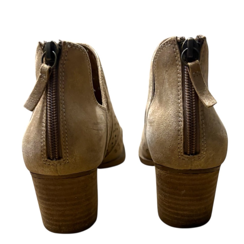 SOFFT Wyoming Ankle Booties with Chunky Heel with Perforated Design Size 8 - Picture 7 of 8